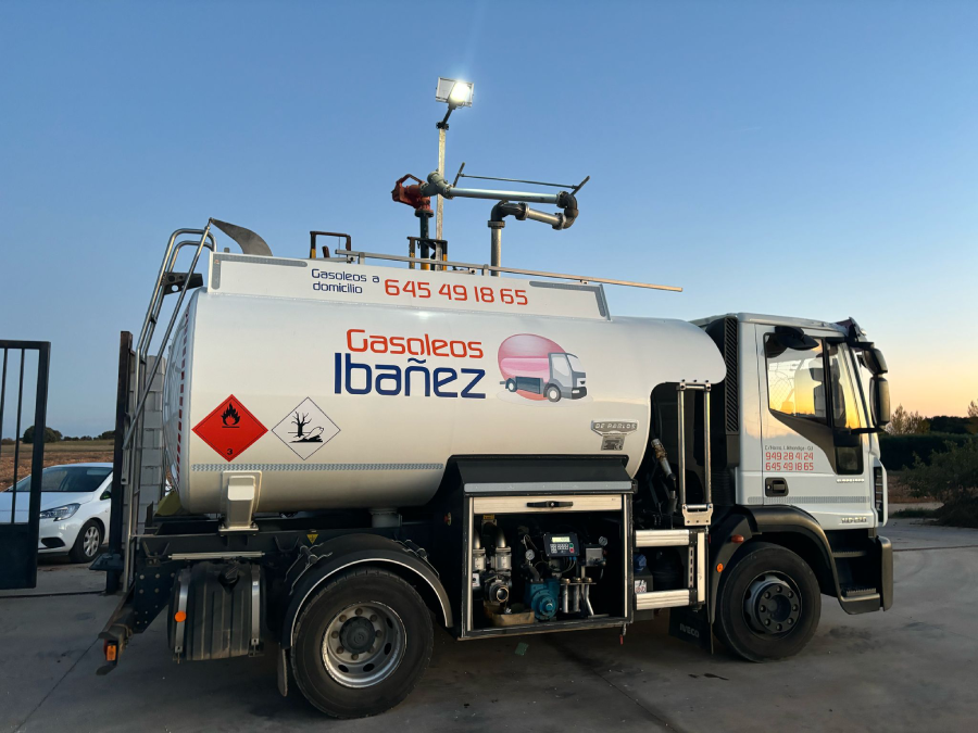 Gasóleos Ibáñez - camión de reparto de gasoil a domicilio en Guadalajara